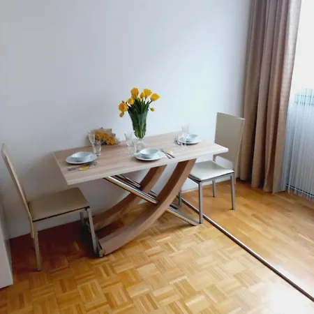 Apartamento Lora Klagenfurt am Woerthersee Exterior foto