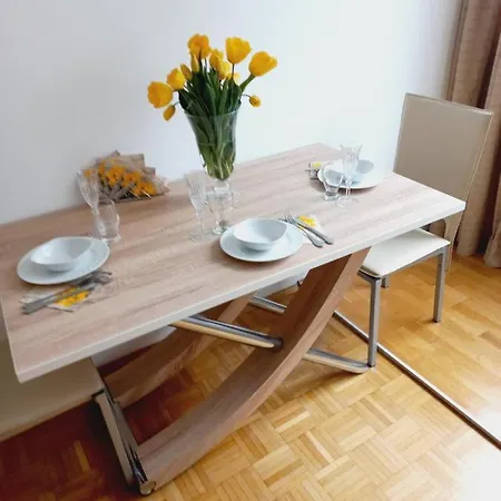 Apartamento Lora Klagenfurt am Woerthersee Exterior foto