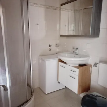 Apartamento Lora Klagenfurt am Woerthersee Exterior foto